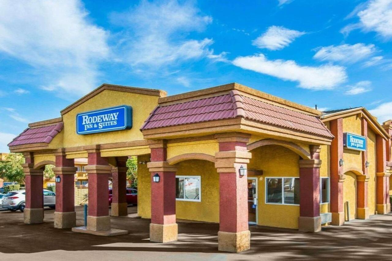 Rodeway Inn & Suites Corona Extérieur photo