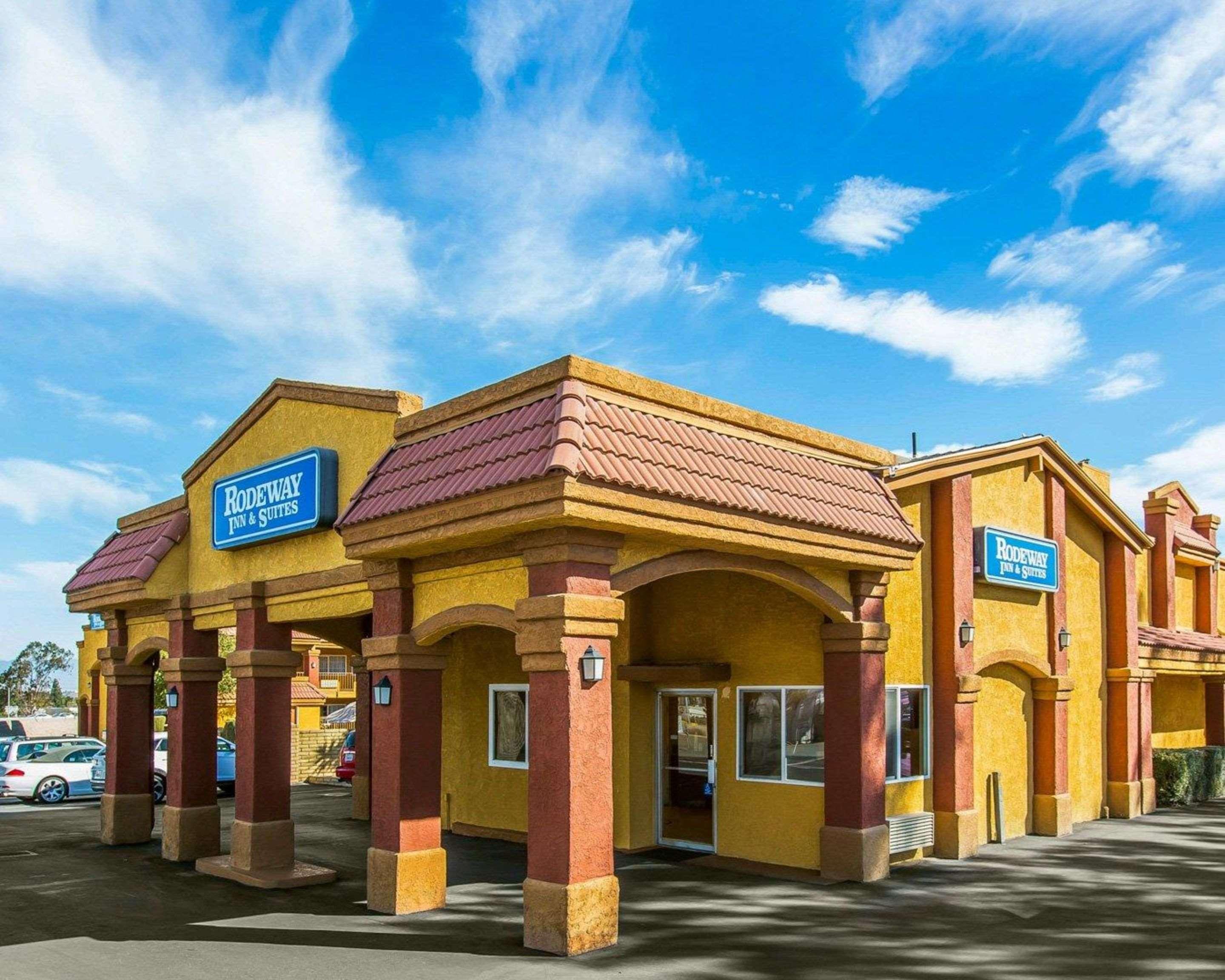 Rodeway Inn & Suites Corona Extérieur photo