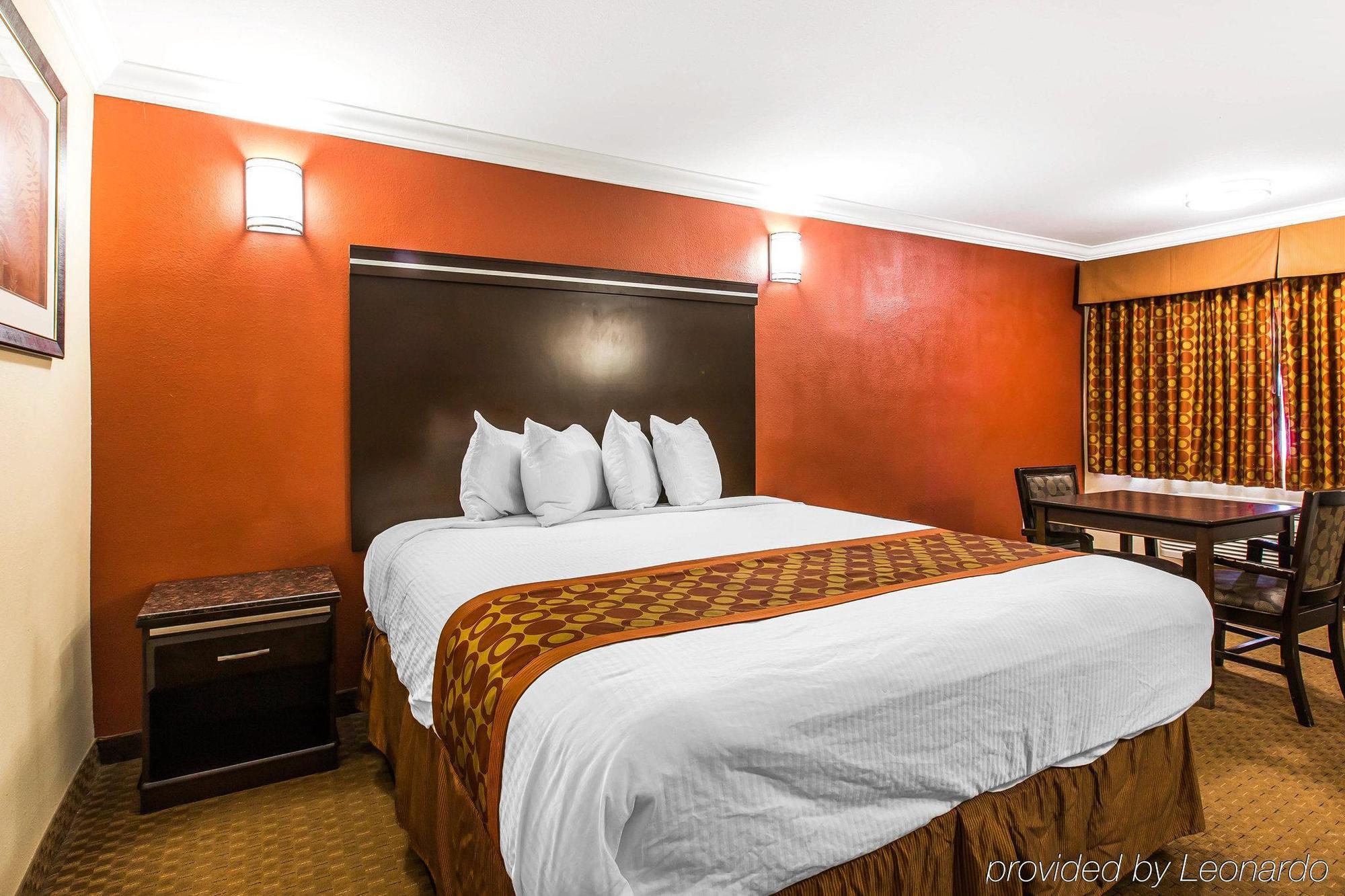Rodeway Inn & Suites Corona Extérieur photo