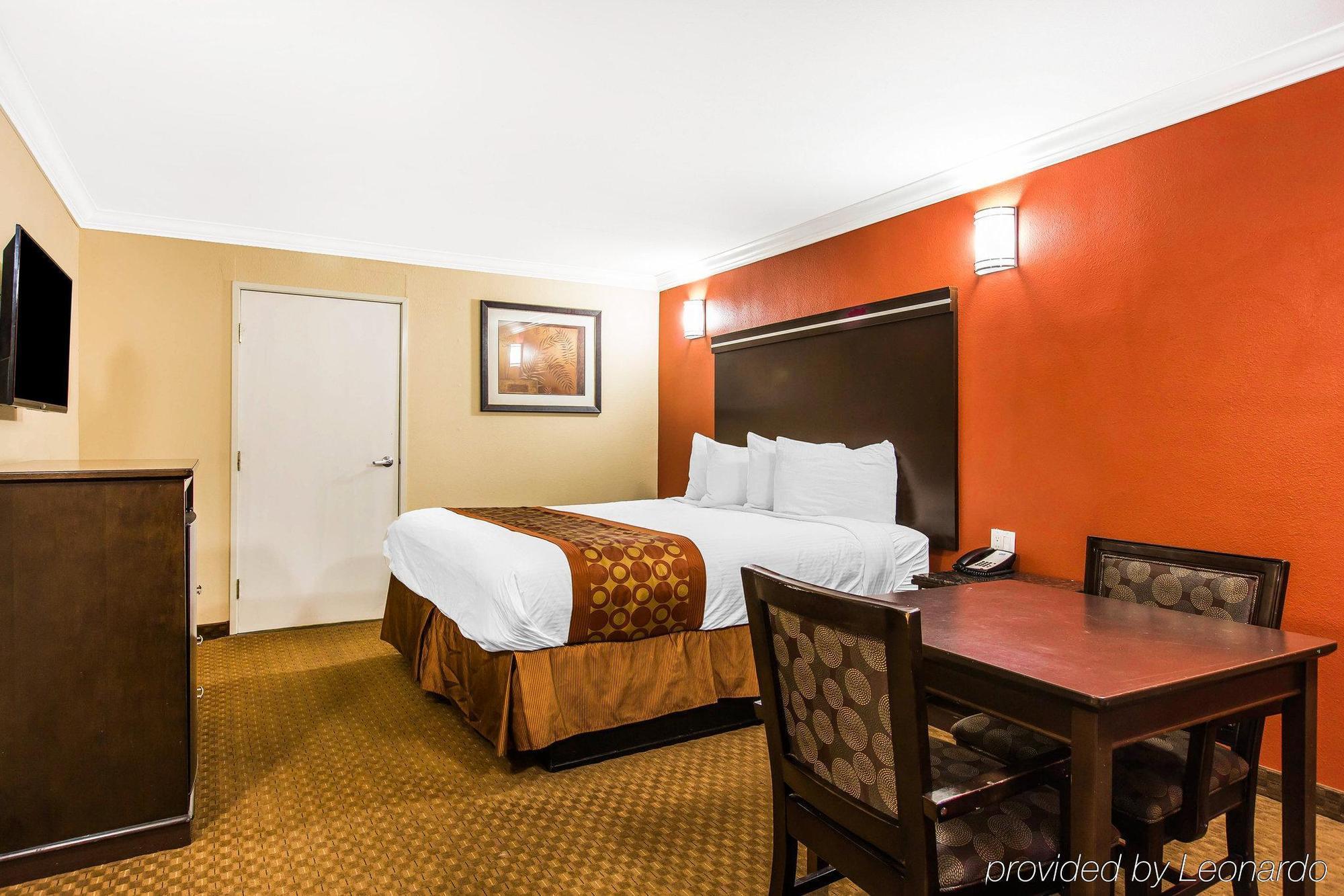 Rodeway Inn & Suites Corona Extérieur photo