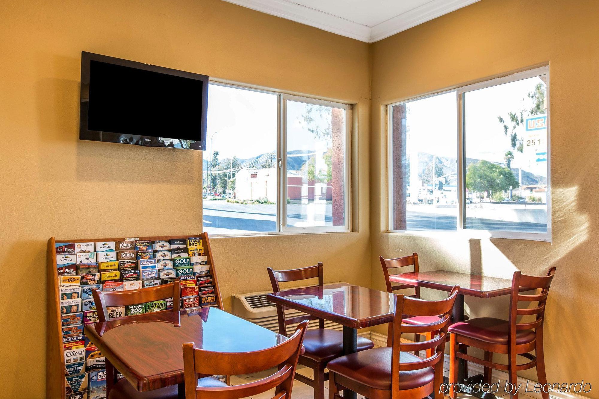 Rodeway Inn & Suites Corona Extérieur photo