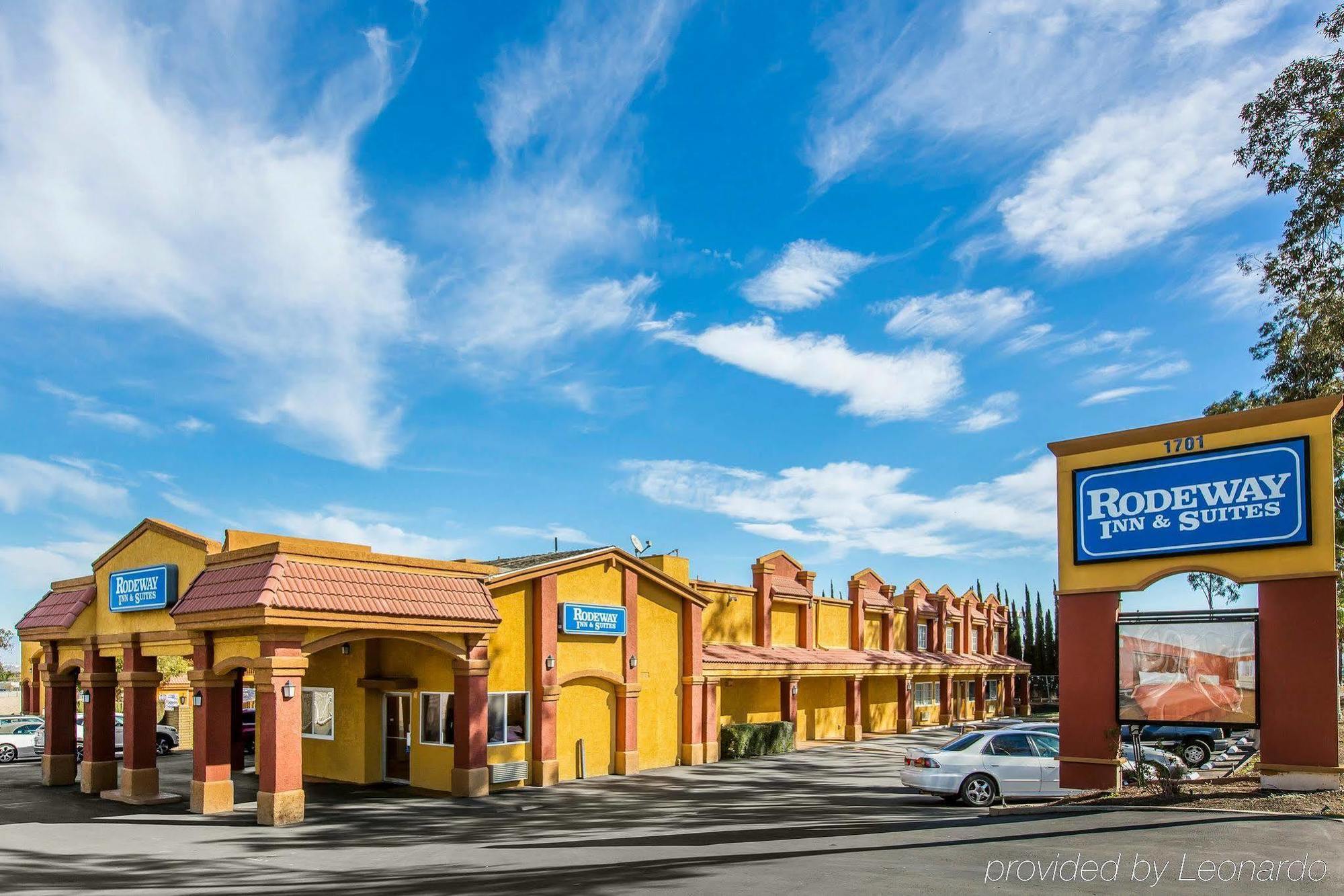 Rodeway Inn & Suites Corona Extérieur photo