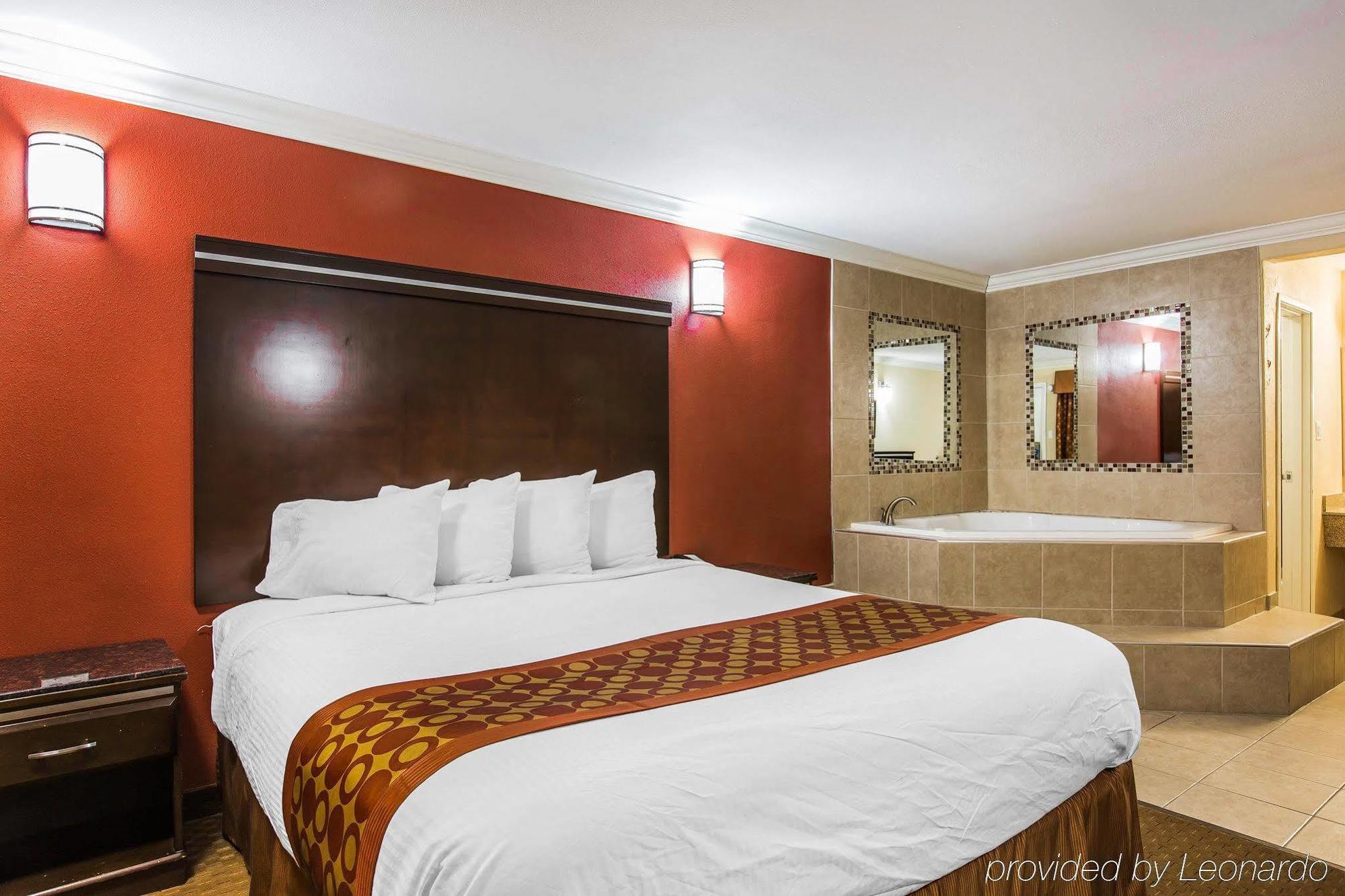 Rodeway Inn & Suites Corona Extérieur photo